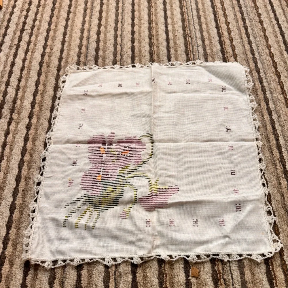 Vintage Handmade Cross Stitch Floral Table Linen Purple Pansy Crochet Lace 15in‎